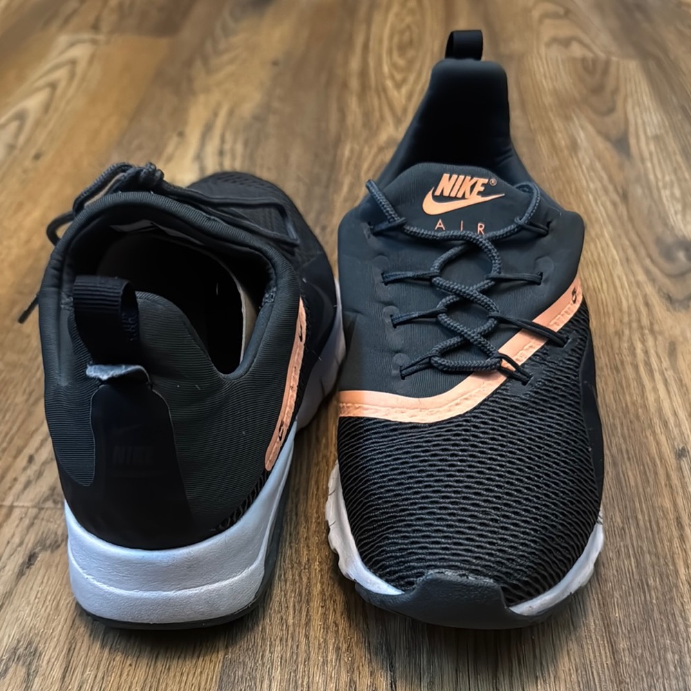 Nike Black Athletic Shoes with Breathable Mesh